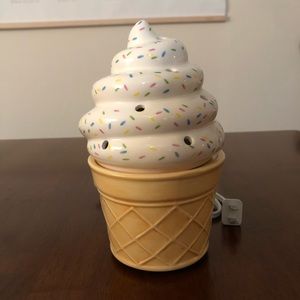 Gently Used Ice Cream Cone Scentsy Warmer